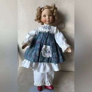 💚💚 Adorable Shirley Temple/Goldilocks ~14” Doll. #1404E (on back of neck)